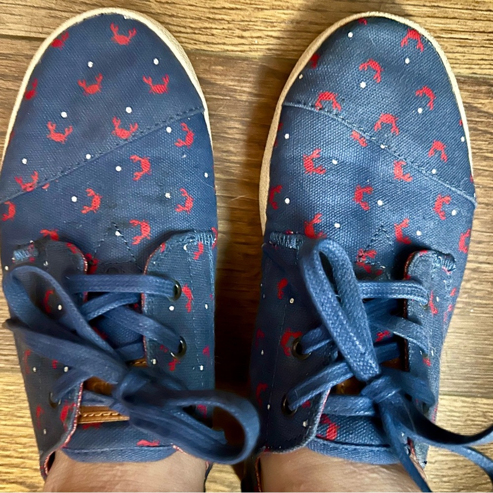 TOMS - Lace Ups with Crab designs.